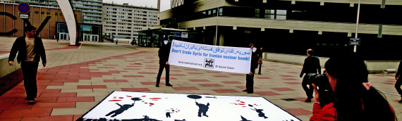 تجمع اعتراضی نامه شام در مقابل ساختمان محل برگزاری مذاکرات ایران و 1+5 در وین