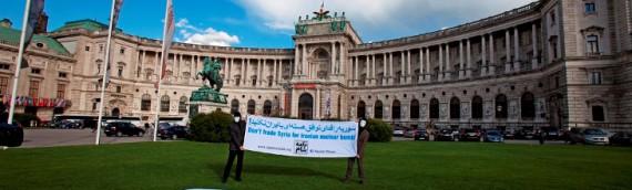 تصاویری از اعتراض فعالان نامه شام در میدان قهرمانان وین