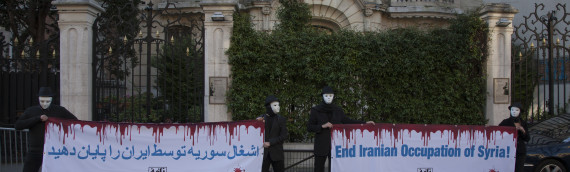 فعالان «نامه‌ شام» ضمن تجمع در برابر سفارت ایران در پاریس خواستار توقف «اشغال سوریه توسط ایران شدند»